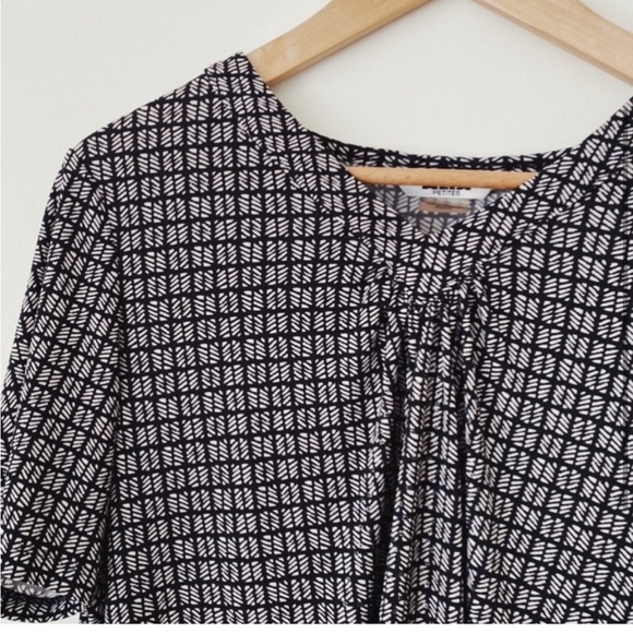 4/$30 Alia Small-medium Black/white Vneck Casual Blouse - Picture 3 of 3